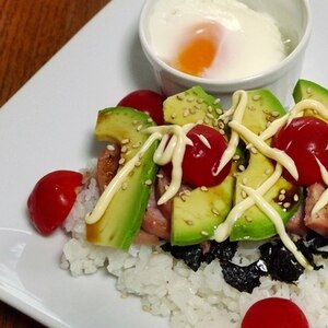 カフェめし風*アボカドスパム丼